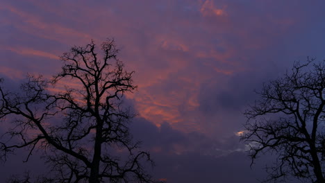 Dies-Ist-Ein-Video-Von-Einem-Farbenprächtigen-Sonnenuntergang-über-Dem-Lake-Lewisville-In-Texas