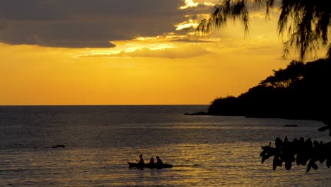 Silhouette-of-people-in-a-kayak-on-the-ocean-at-sunset-Crop-Zoom-in