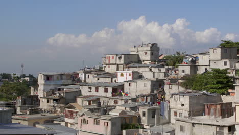 Casas-En-La-Ladera-De-Petion-ville,-Que-Es-Un-Barrio-En-Haití