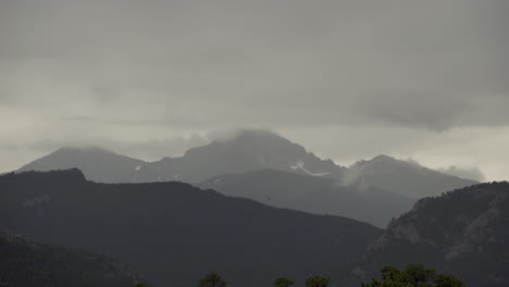 Time-lapse-of-storm-clouds-over-mountains