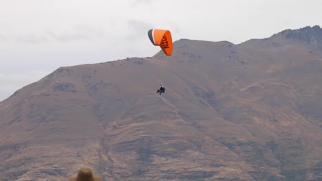 Paraglider-floating-over-Queenstown-with-mountains-landscape-in-the-background