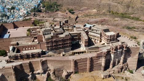 Aerial-of-Mehrangarh-Fort-in-Jodhpur,-Rajasthan,-India