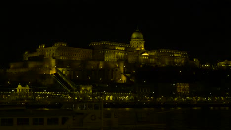 Buda-Castillo-Más-Cerca-Tiro-Nocturno