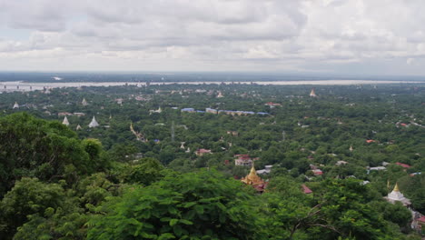 Amplia-Vista-Sobre-Un-Hermoso-Paisaje-Verde-En-Myanmar