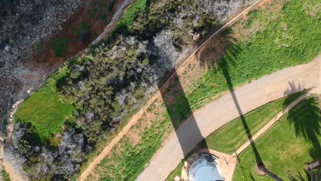 Drohnenaufnahmen-Von-Einem-Leuchtturm-In-Rancho-Palos-Verdes,-Los-Angeles,-Kalifornien,-USA