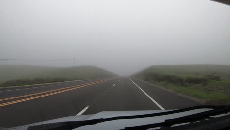 Time-lapse-hyperlapse-driving-through-thick-fog-in-California-hills-in-Los-Padres-National-Forest