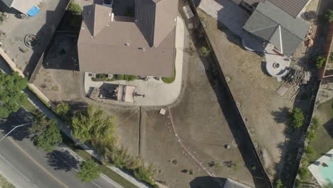 AERIAL---Rising-Drone-Shot-of-Suburban-Backyard-and-Neighborhood