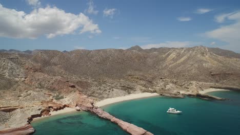 Aerial-shot-of-a-small-bay-in-Punta-Colorada,-Baja-California-Sur