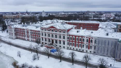 Luftbild-über-Die-Lettische-Landwirtschaftsuniversität-Im-Winter