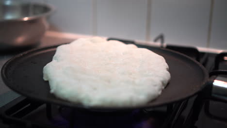 Timelapse-of-dough-rising-while-cooking-for-pizza-or-bread