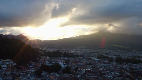Aerial-cinematic-shot-of-the-sunset-in-San-Cristobal-de-las-Casas,-Chiapas