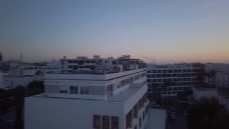 Schwenk-Von-Der-Cathédrale-Saint-Pierre-Von-Rabat-Zur-Skyline-Bei-Sonnenuntergang,-Marokko