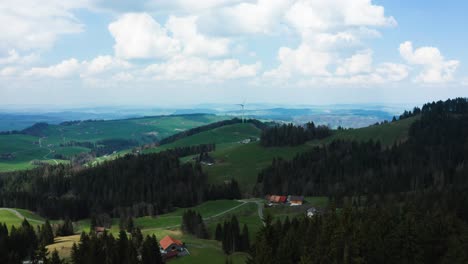 Luftaufnahme-Einer-Einzelnen-Windmühle-In-Der-Schweizer-Landschaft-Bei-Sonnigem-Tag,-Erneuerbare-Energie-Aus-Windkraftanlagen