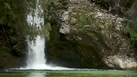 Cascada-En-Eslovenia---Cascada-Grmecica-Cerca-Del-Lago-Bohinj-En-El-Parque-Nacional-Triglav