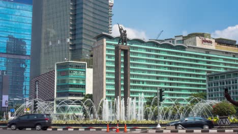 Time-lapse-footage-of-Bundaran-HI-or-Patung-Selamat-Datang-in-Jakarta,-Indonesia