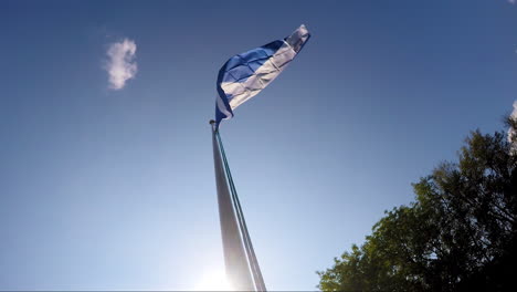 Zeitraffer-Der-Schottischen-Flagge,-Die-Im-Wind-Weht