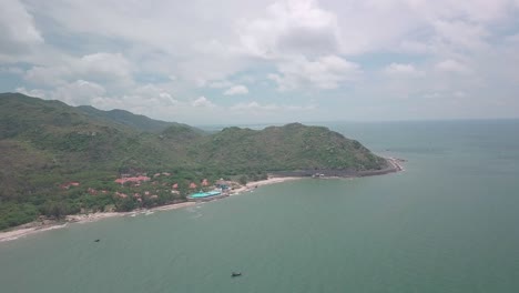 La-Playa-De-Long-Hai-Tiene-La-Hermosa-Costa-En-El-Sur-De-Vietnam,-A-Unos-100-Kilómetros-De-La-Ciudad-De-Ho-Chi-Minh