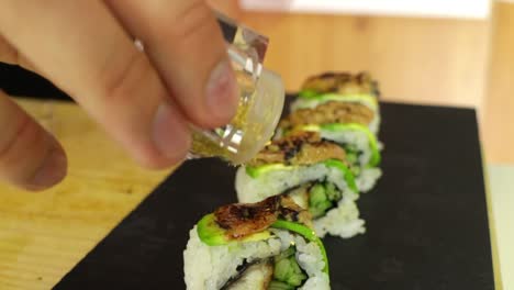 sushi-chef-dusting-gold-leaf-on-sushi-rolls