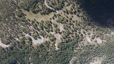 Drone-Volando-Sobre-El-Parque-En-Boulder-Colorado