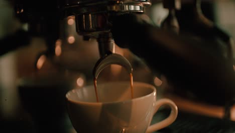 Making-a-espresso-and-cappuccino-slow-motion