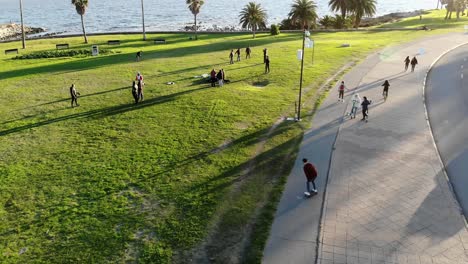 Longboard-Skate-Drone-Luftaufnahmen-Boulevard-Punta-Carretas-Montevideo-Uruguay