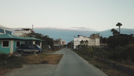 Alejándose-De-La-Vista-En-Un-Camino-Rural-En-Filipinas