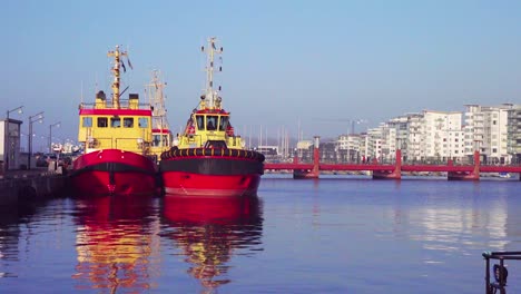 Tugboats-in-Helsingborgs-northern-harbor