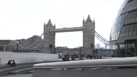 Blick-Auf-Die-London-Tower-Bridge-Von-Der-Seite-Der-Themse