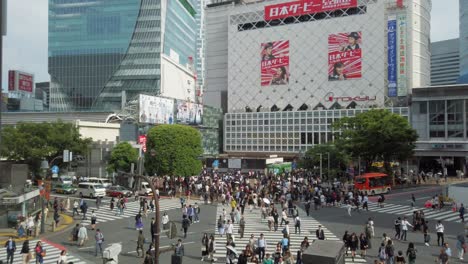4K-UHD-timelapse-of-Tokyo-Shibuya-crossing,-crowded-people-and-car-traffic-transport-across-intersection