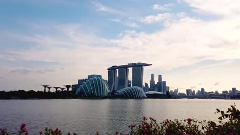 Video-De-Lapso-De-Tiempo-De-La-Atracción-Turística-De-Singapur-Marina-Bay-Durante-La-Puesta-De-Sol