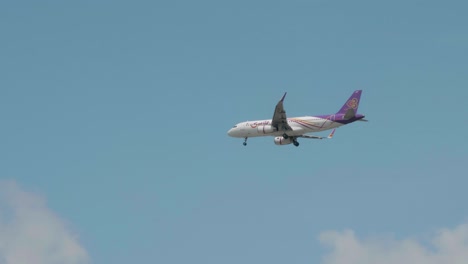 Thai-Smile-Airways-Airbus-A320-232-HS-TXK-approaching-before-landing-to-Suvarnabhumi-airport-in-Bangkok-at-Thailand