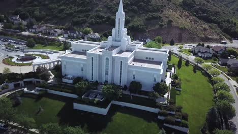 Drone-Shot-slowly-and-smoothly-panning-up-and-revealing-the-Bountiful-Temple-on-a-Sunny-Day
