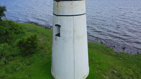 Kleine-Historische-Lichtstation-In-Madisonville,-Louisiana
