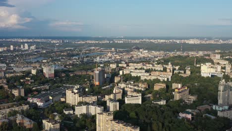 Vista-Aérea-Del-Horizonte-De-Kyiv,-Ucrania