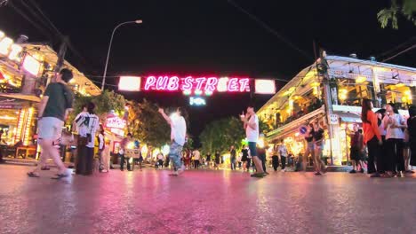 Timelapse-of-Neon-Sign-Above-Pub-Street