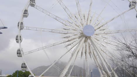 Cape-Town-Waterfront-Ferris-Wheel-Rotating-slowly