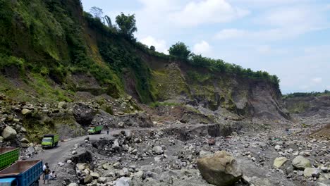 Luftaufnahme-Der-Aktiven-Offenen-Sandgrube-Merapi-Mine-In-Magelang,-Indonesien