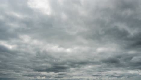 Zeitraffer-Von-Bewölkten-Grauen-Wolken,-Bewölkter,-Trüber-Tag