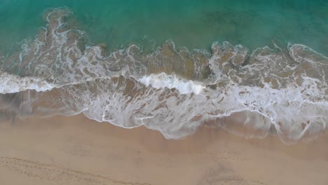 Ocean-waves-crashing-on-Matadouro-beach