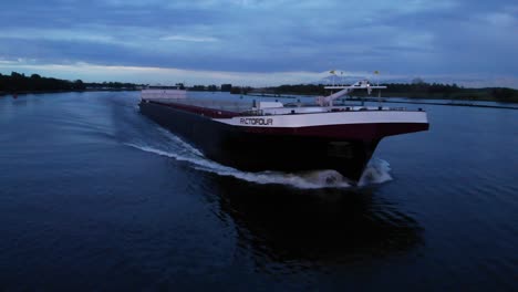 Containerschiff-Von-Factofour-Fährt-In-Barendrecht-In-Den-Niederlanden-Ab