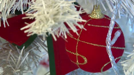 Christmas-tree-decorations