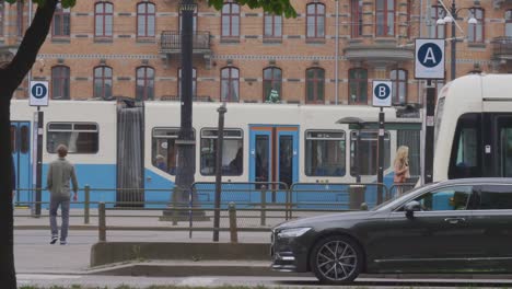 Trams-And-Car-On-The-Busy-Street-In-Jarntorget,-Gothenburg,-Sweden-At-Daytime