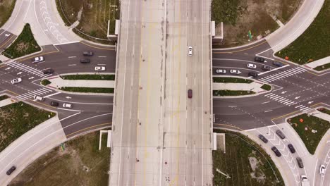 Vehicles-Driving-On-The-First-Diverging-Diamond-Interchange-At-Oakland-County-In-Michigan,-USA