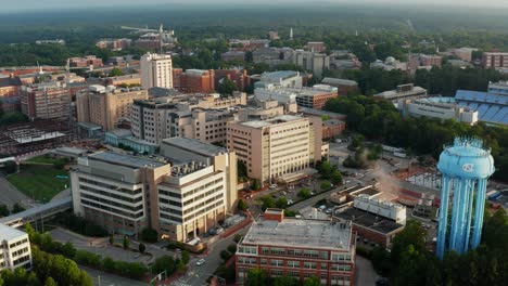 Beautiful-UNC-University-of-North-Carolina-establishing-shot,-golden-hour-aerial