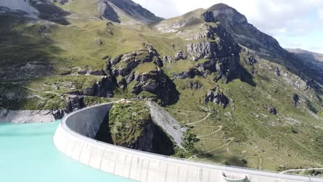 drone-flight-over-the-dam-wall-of-the-beautiful-lac-de-moiry-in-the-Swiss-mountains,-super-landscape