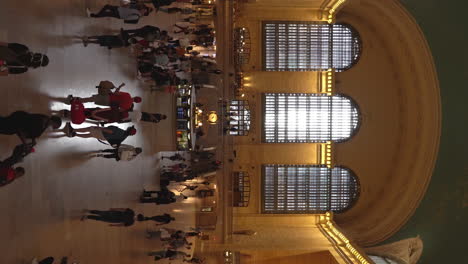Vertical-Grand-Central-Terminal-Main-Hall,-Manhattan,-Nueva-York
