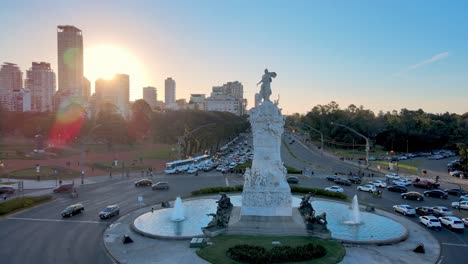 Traffic-flow-around-the-Monument-of-the-Spanish-in-Palermo,-Buenos-Aires,-Agentina