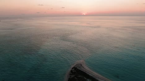 Sandbank-Maledivischer-Strand-Bei-Sonnenuntergang