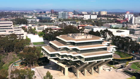 Die-Geisel-bibliothek-Auf-Dem-College-campus-In-La-Jolla,-San-Diego,-Kalifornien