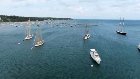 Boats-Anchored-At-The-Pier-Of-Vineyard-Heaven-In-Cape-Cod,-Massachusetts,-USA